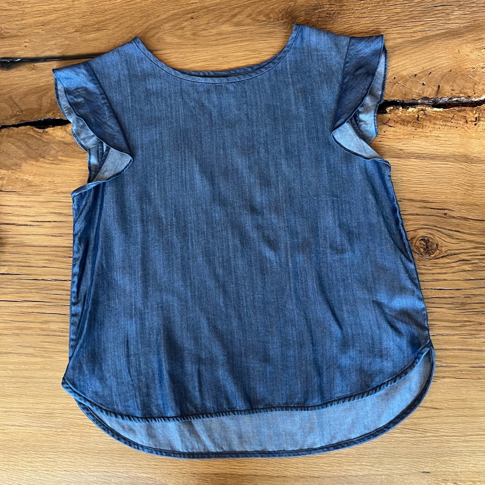 Gap chambray shirt in excellent condition.